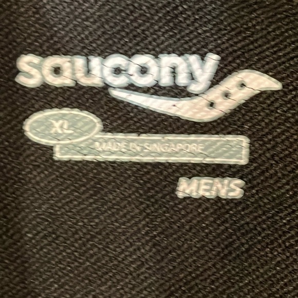 Saucony XL men’s sweater Performance with Quarter-Zip front pocket at top left. - Picture 2 of 16